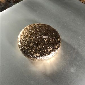 Mac Snowball collection bronzer- Here comes joy